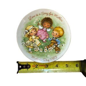 1983 Avon Mothers Day Plate "Love Is A Song For Mother" Collector Plate